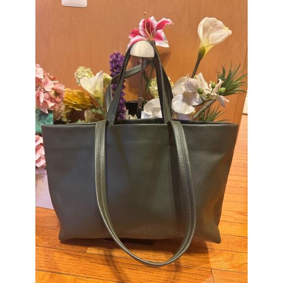 Cuyana Handbags - NWOT Cuyana Classic Easy Tote purse bag (500